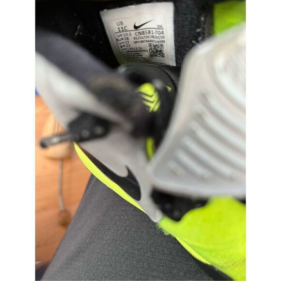 Nike Kyrie 6 Cross (GS) Basketball Shoes Big Kids Volt Silver CN8581-704 Sz 11C - Picture 6 of 6